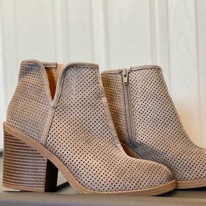 Size 7.5 gray booties